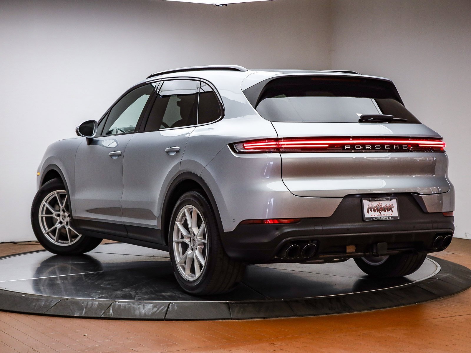 Used 2025 Porsche Cayenne image 3