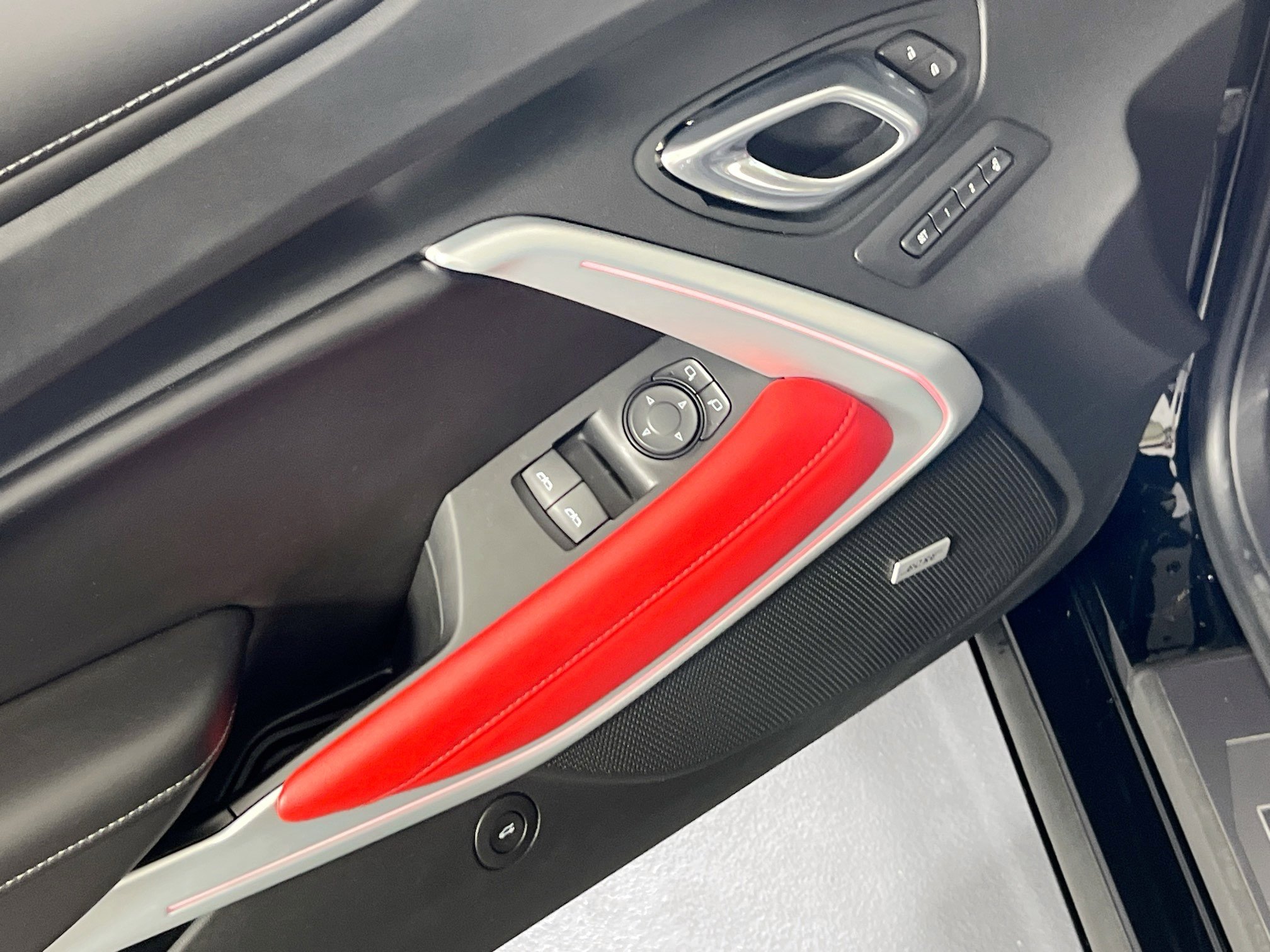 Used 2018 Chevrolet Camaro SS RWD image 17