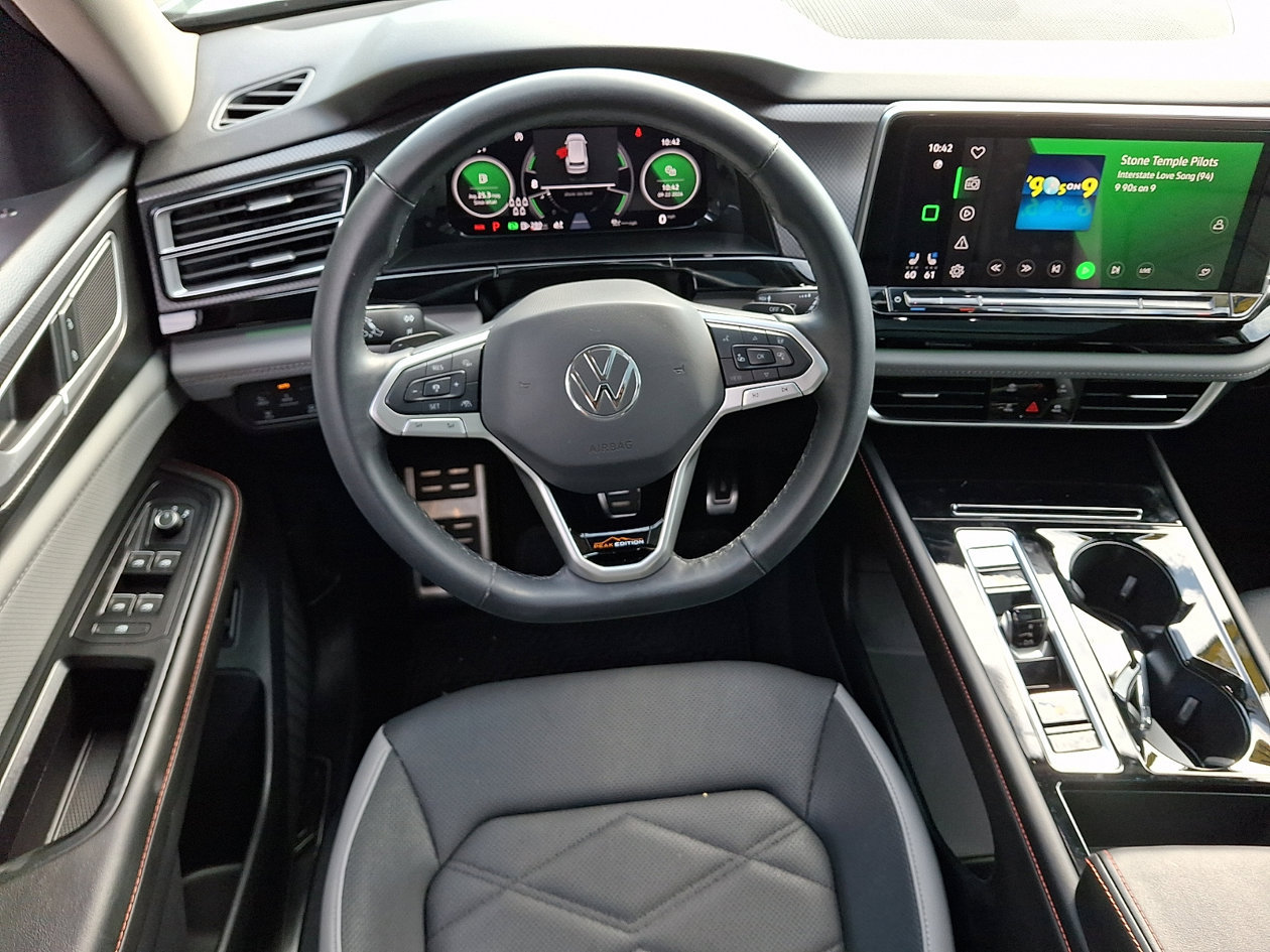 Used 2024 Volkswagen Atlas Peak Edition SE AWD/4WD image 11