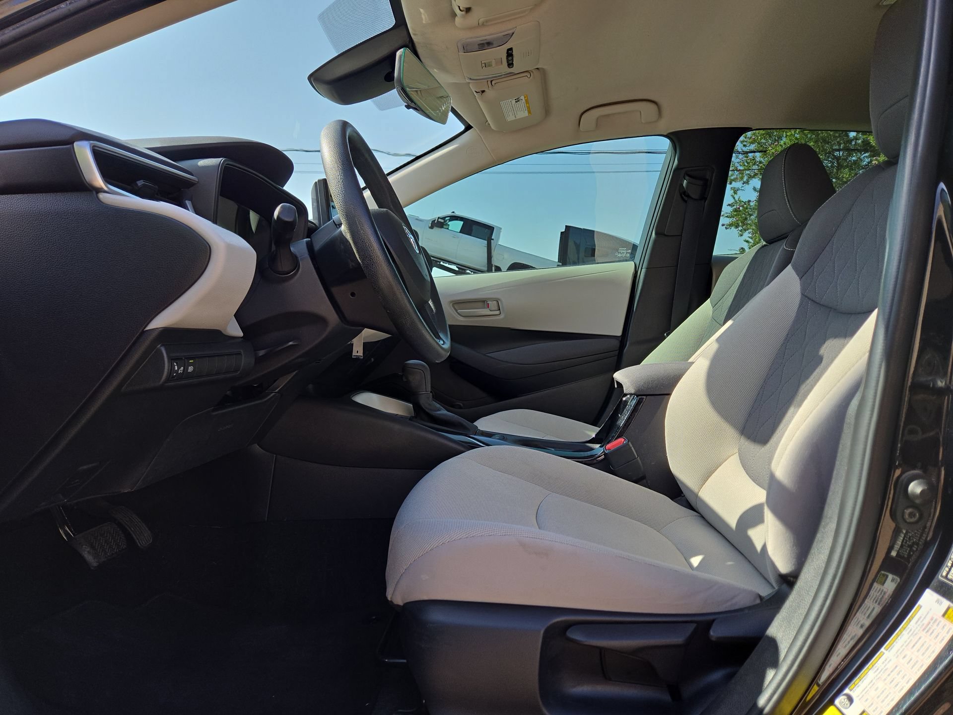 Used 2022 Toyota Corolla LE FWD image 16