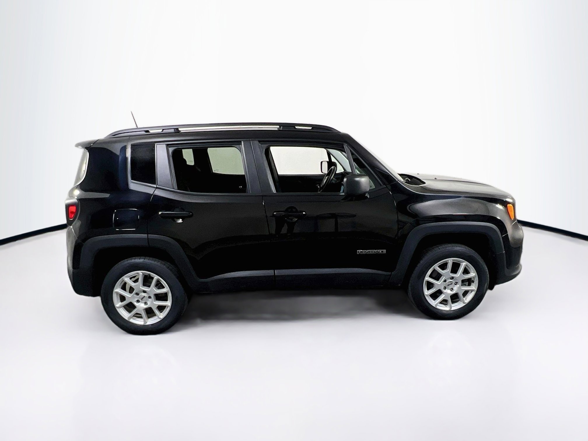Used 2022 Jeep Renegade Latitude w/ Convenience Group AWD/4WD image 4