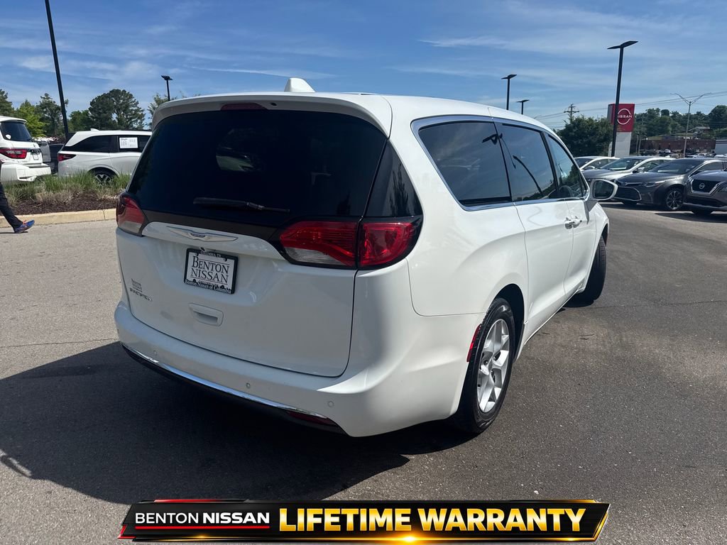 Used 2018 Chrysler Pacifica Touring Plus w/ Tire & Wheel Group FWD image 9