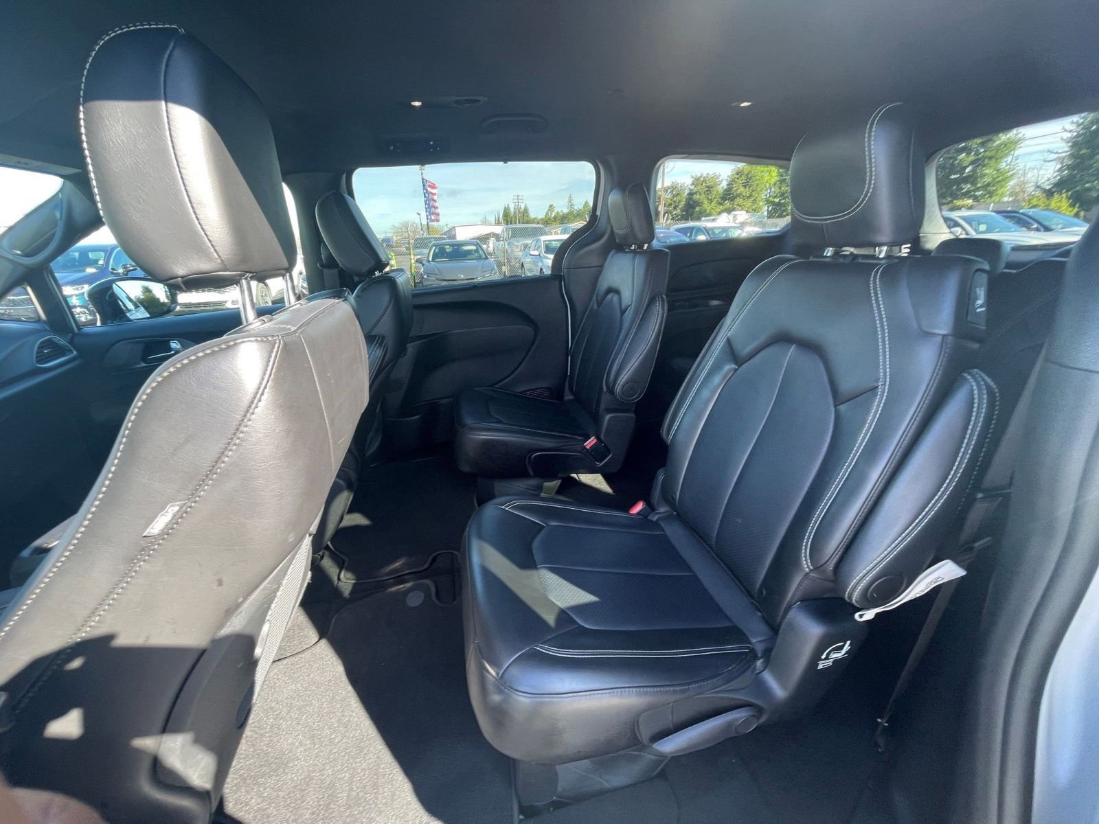 Used 2025 Chrysler Pacifica Select image 22