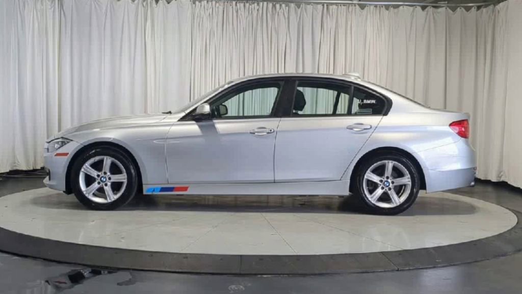 Used 2013 BMW 328i xDrive Sedan AWD/4WD image 6