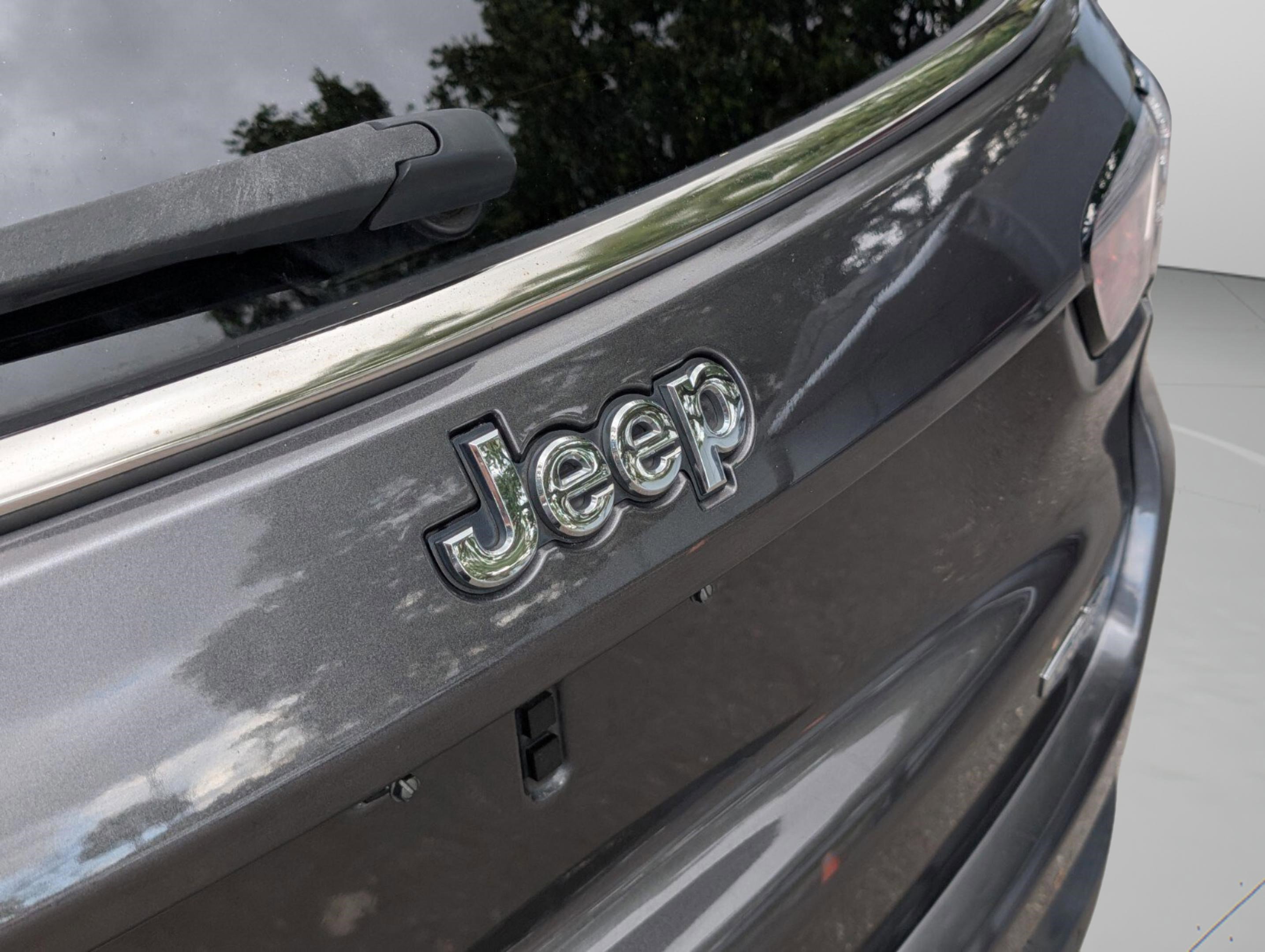 Used 2019 Jeep Compass Latitude image 14