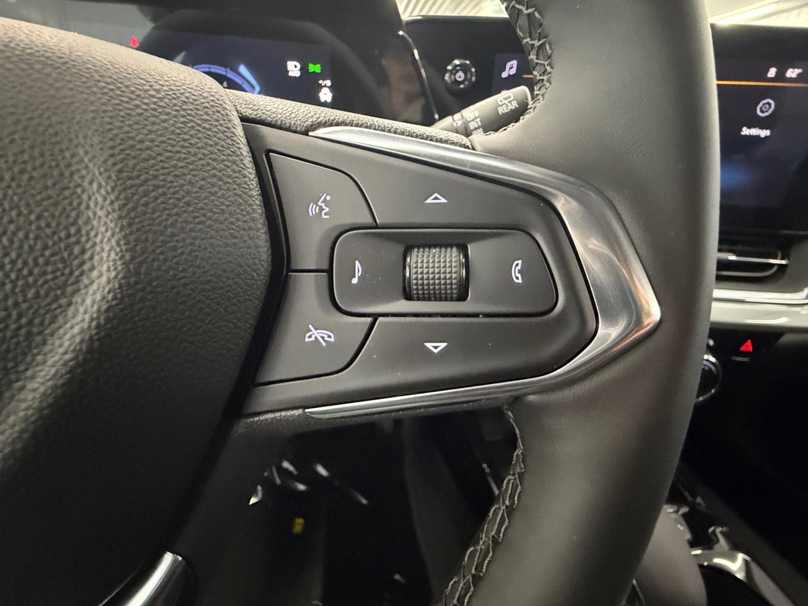 New 2026 Chevrolet Trax LT FWD image 17