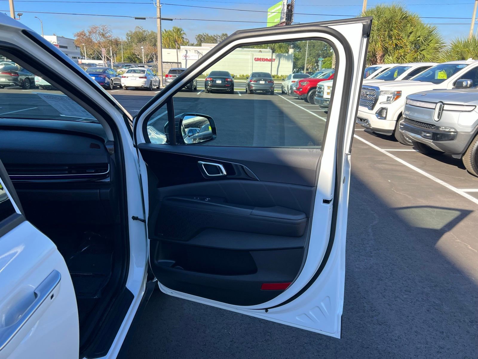 Used 2025 Kia Carnival SX Prestige image 57