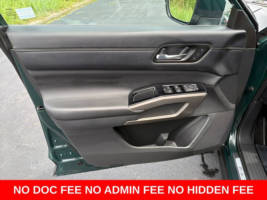 Used 2023 Nissan Pathfinder Platinum AWD/4WD image 13