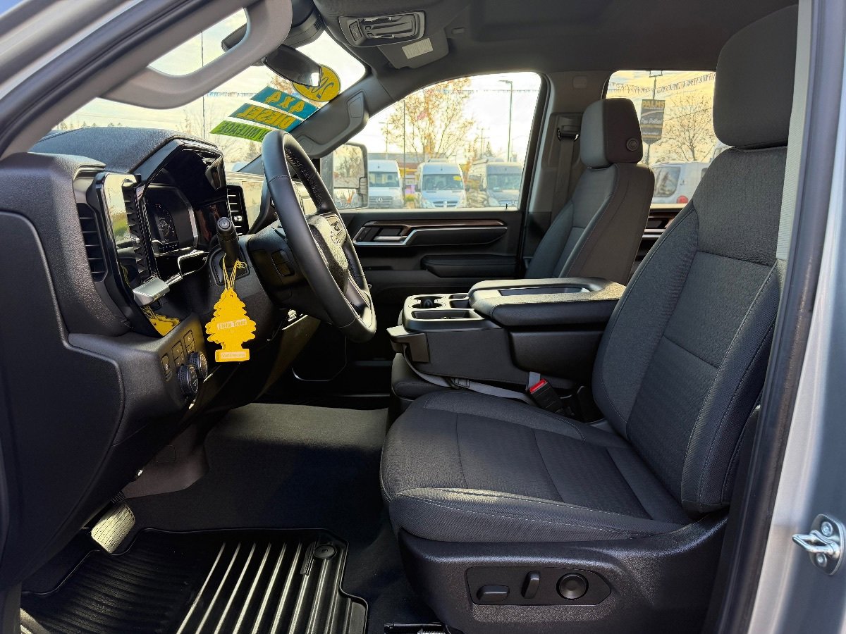 Used 2025 Chevrolet Silverado 2500 LT w/ Convenience Package image 16
