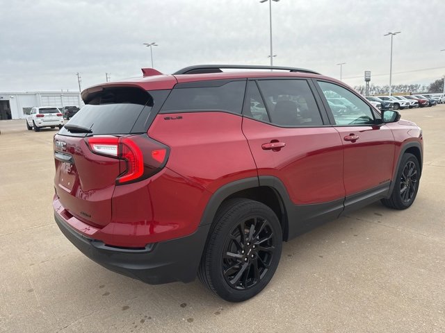 Used 2023 GMC Terrain SLE w/ Driver Convenience Package image 3