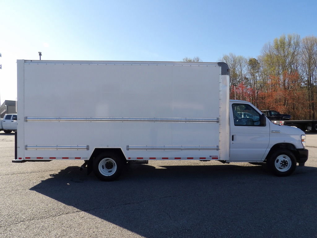 Used 2021 Ford E-350 and Econoline 350 Super Duty RWD image 9