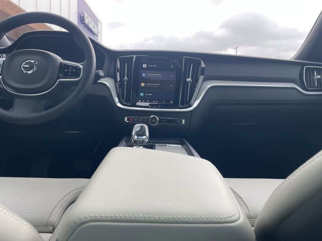 Certified 2025 Volvo V60 B5 Cross Country Ultra image 24