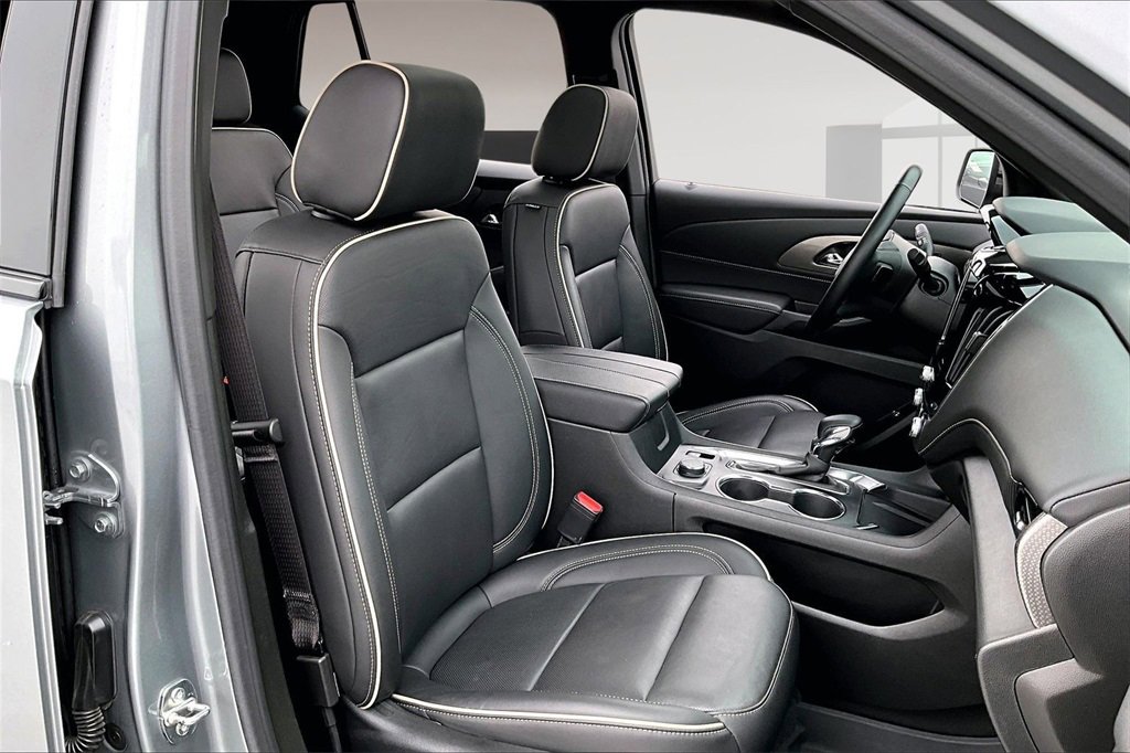 Used 2023 Chevrolet Traverse Premier w/ Redline Edition image 28