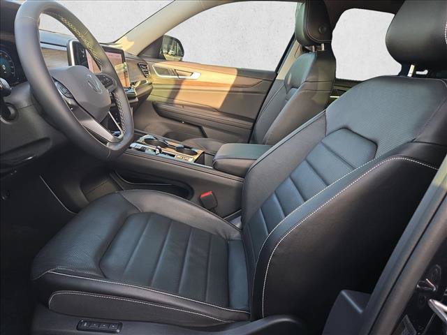 Used 2024 Volkswagen Atlas SEL AWD/4WD image 14