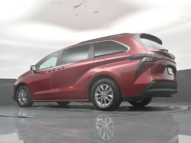 Used 2025 Toyota Sienna XLE FWD image 53