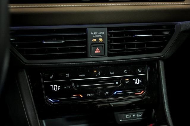 Certified 2025 Volkswagen Jetta SEL image 21