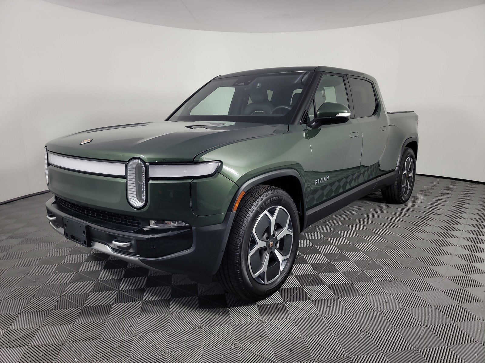 Used 2024 Rivian R1T Adventure AWD/4WD image 1