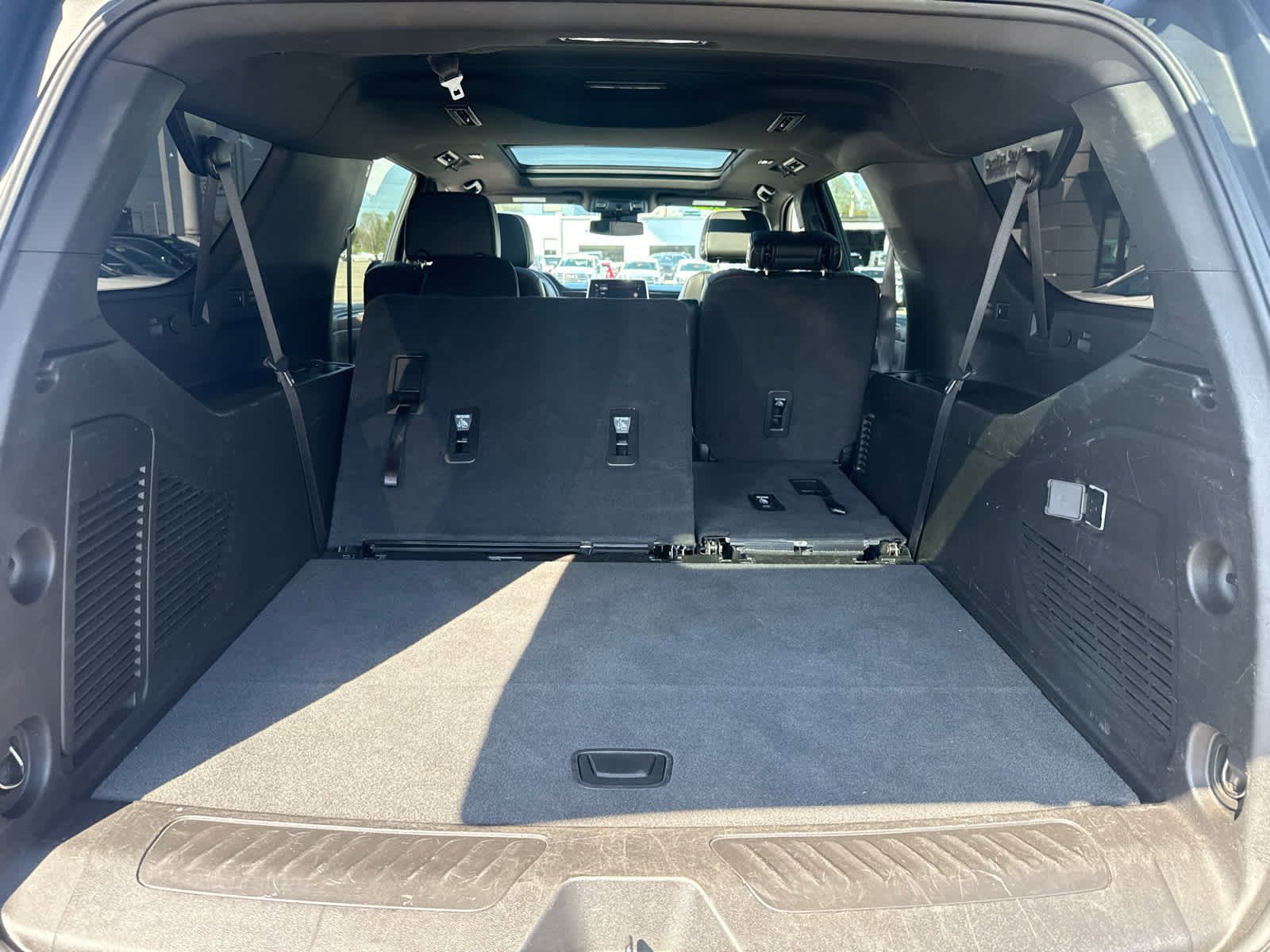 Used 2023 GMC Yukon XL SLT AWD/4WD image 11