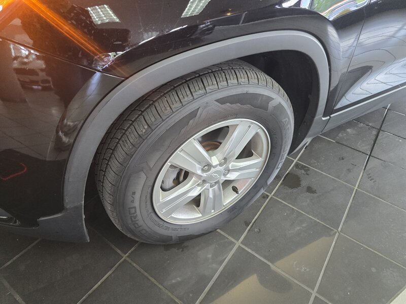 Used 2019 Chevrolet Trax LT w/ LT Convenience Package FWD image 33