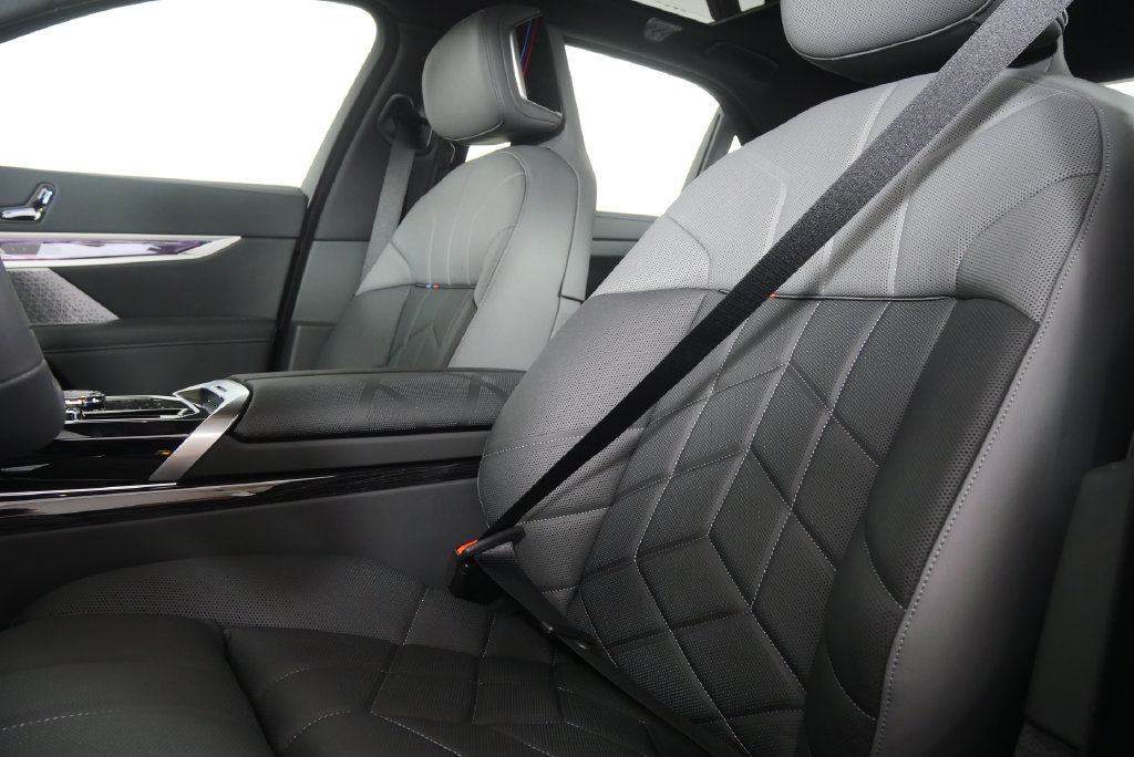 New 2026 BMW 750e xDrive w/ Executive Package AWD/4WD image 11