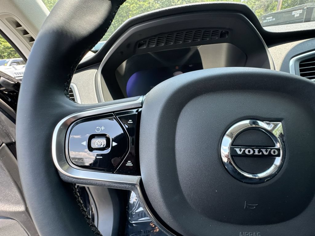 Used 2024 Volvo XC90 B5 Core AWD/4WD image 17