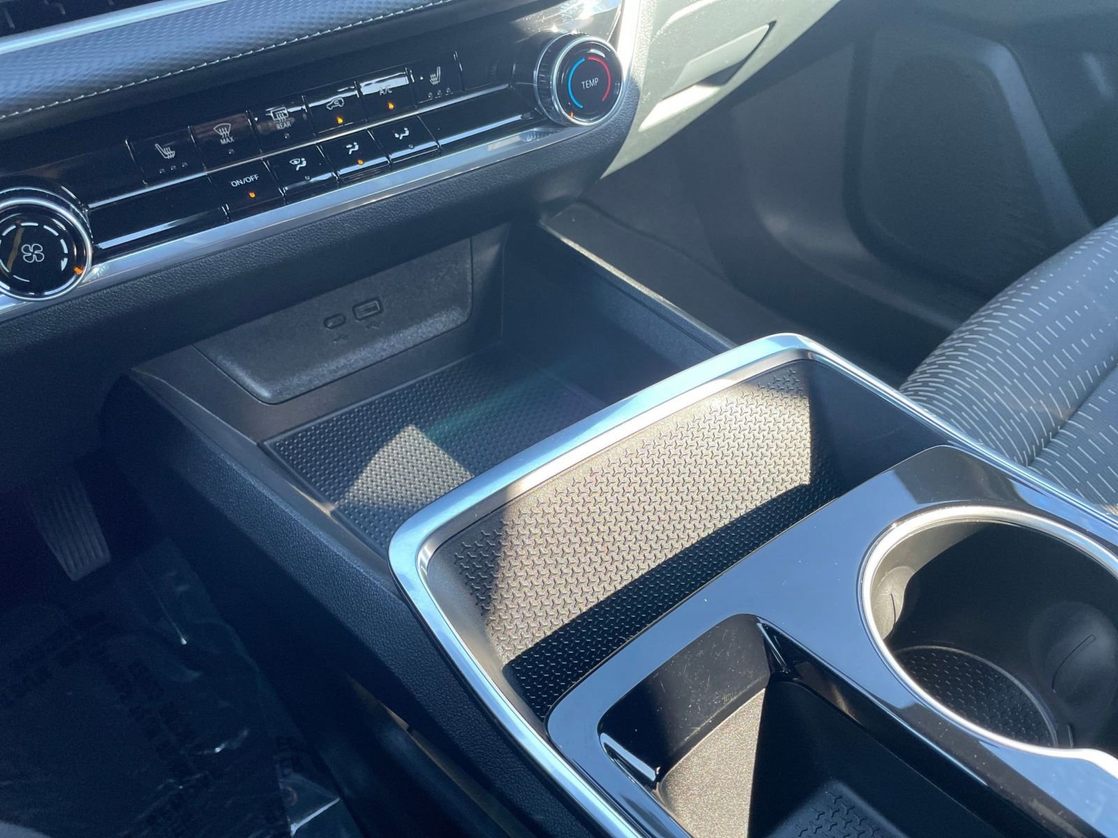 Used 2025 Chevrolet Equinox LT image 42