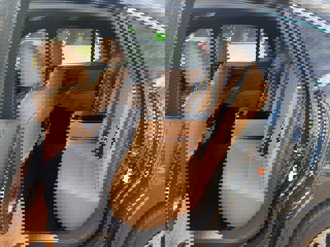 Used 2021 Lexus LS 500 w/ Accessory Package (Z2) image 13