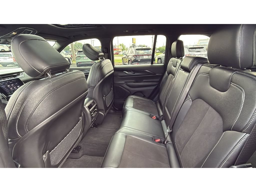 Used 2024 Jeep Grand Cherokee Altitude AWD/4WD image 33