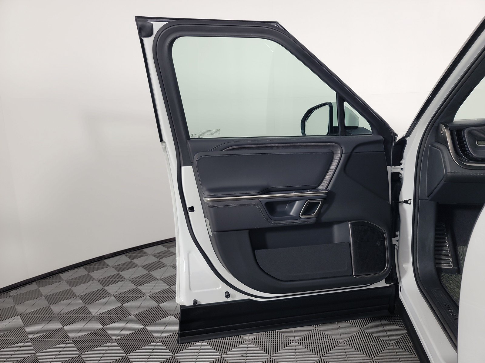 Used 2023 Rivian R1T Adventure AWD/4WD image 16