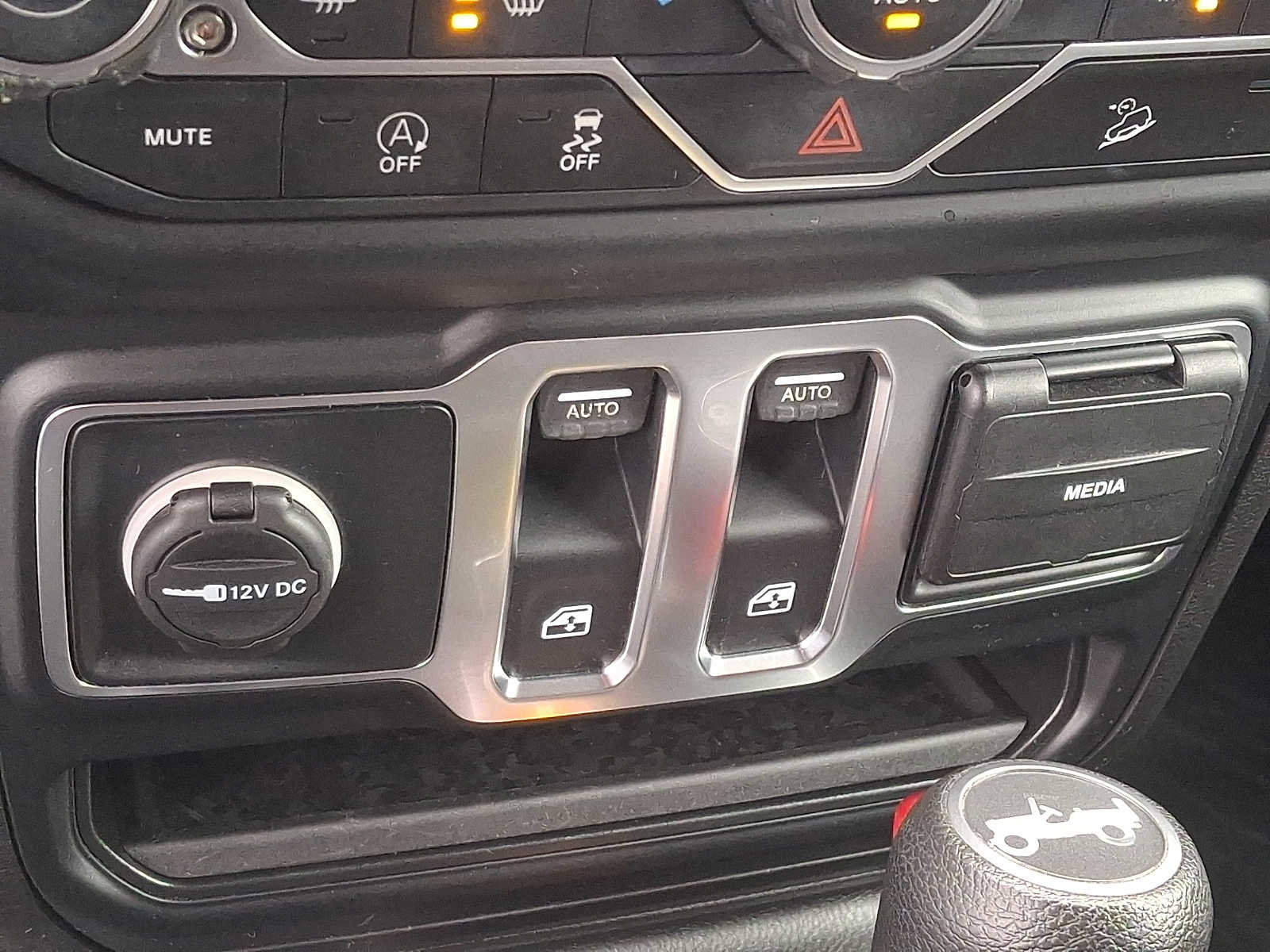 Used 2019 Jeep Wrangler Sport image 27