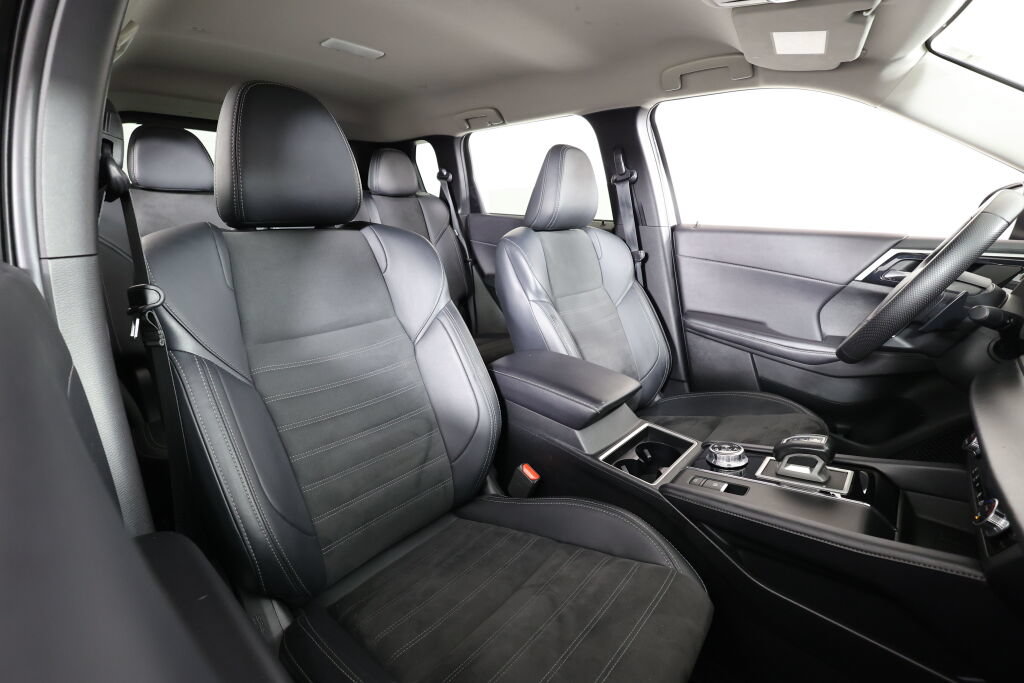 Used 2024 Mitsubishi Outlander SE AWD/4WD image 25