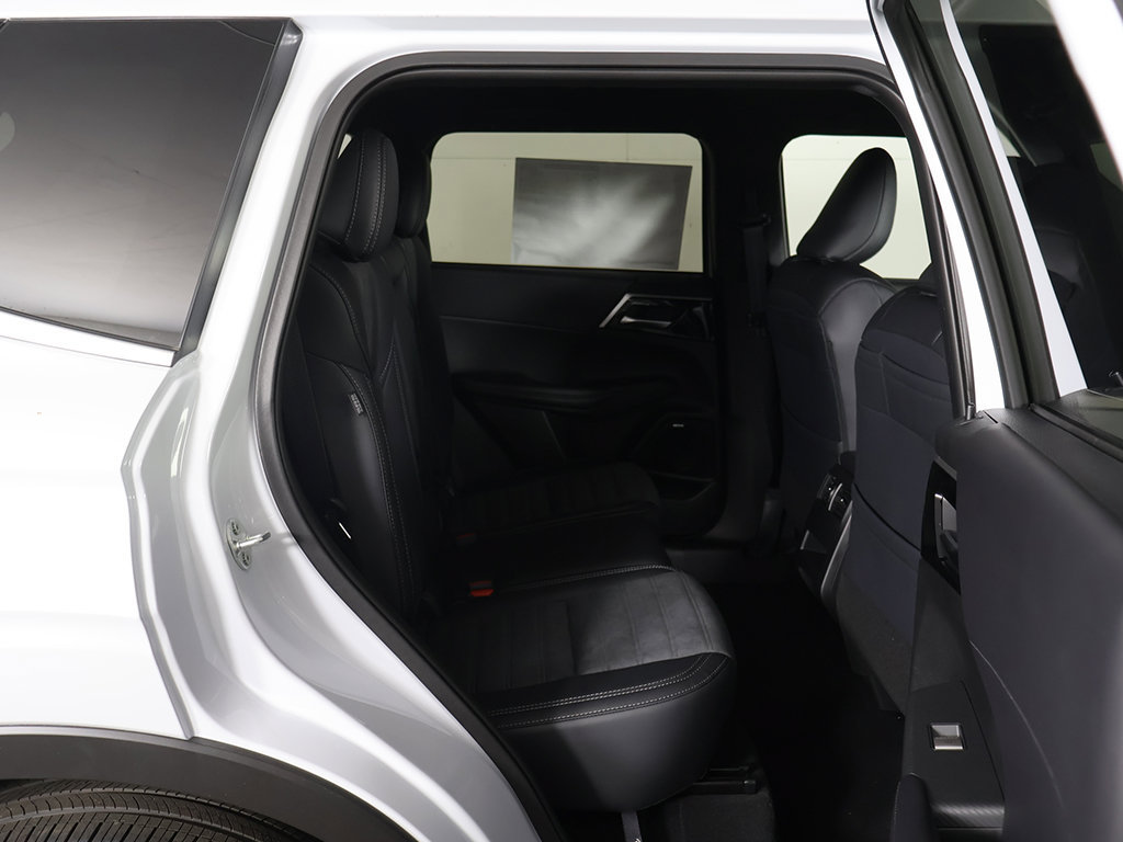 New 2026 Mitsubishi Outlander LE AWD/4WD image 31