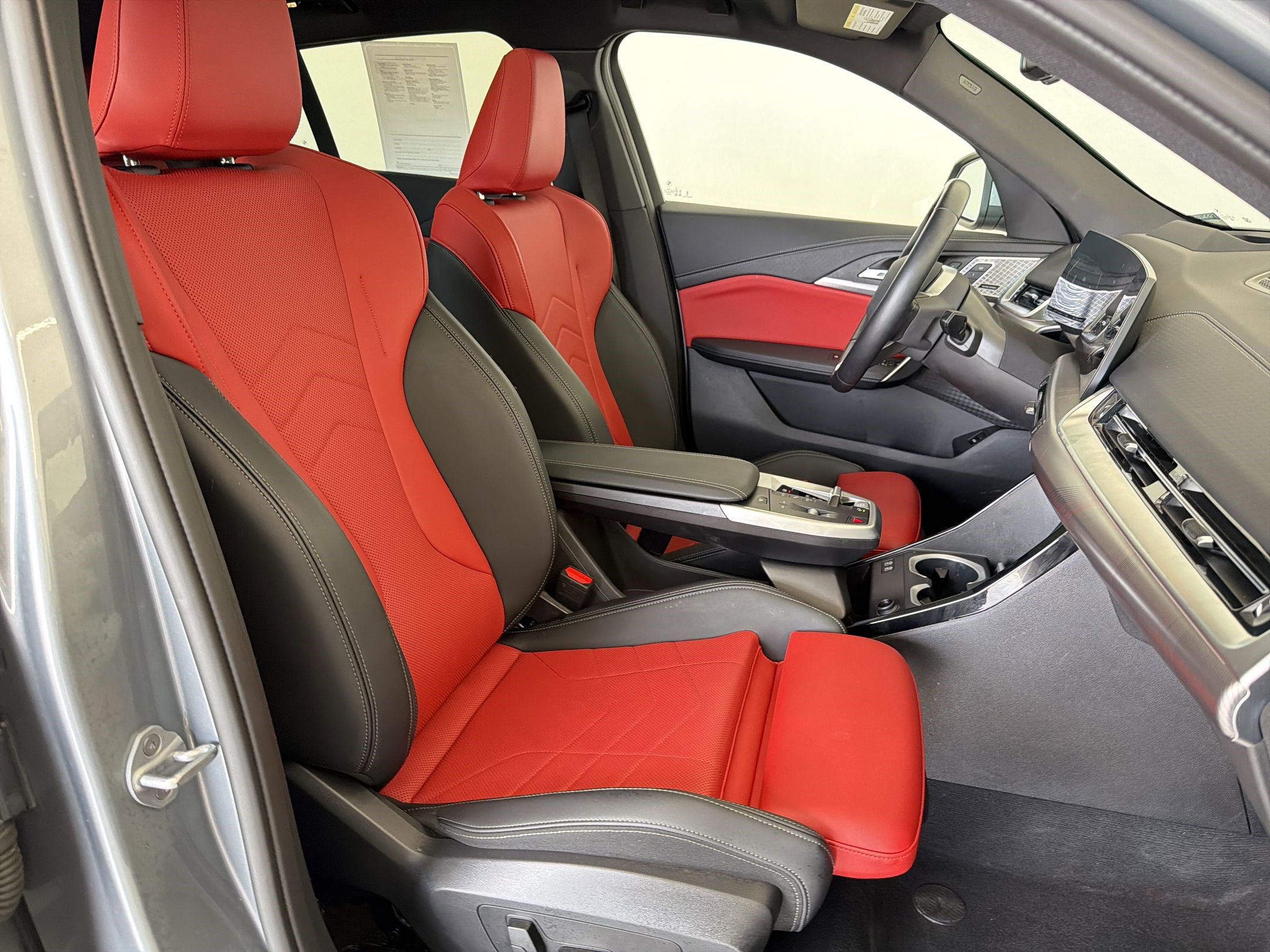 Used 2025 BMW X2 xDrive28i w/ Premium Package image 30