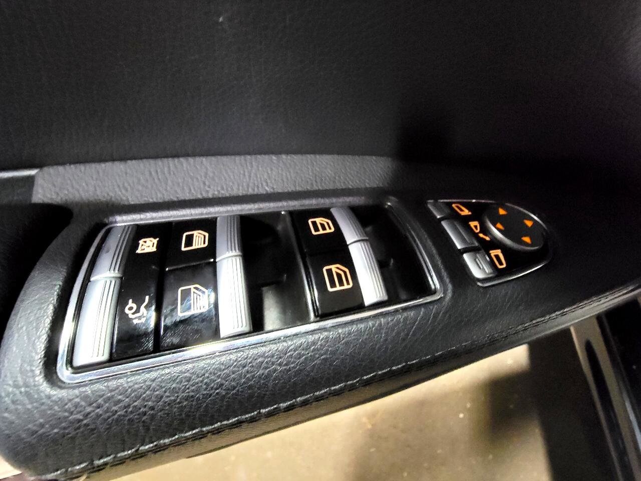 Used 2013 Mercedes-Benz S 550 4MATIC w/ Sport Pkg image 28