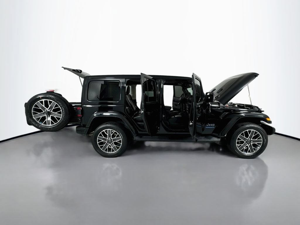 Used 2023 Jeep Wrangler Unlimited Sahara AWD/4WD image 24