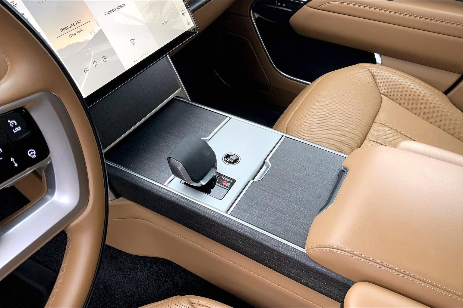 Used 2025 Land Rover Range Rover Long Wheelbase SE image 16