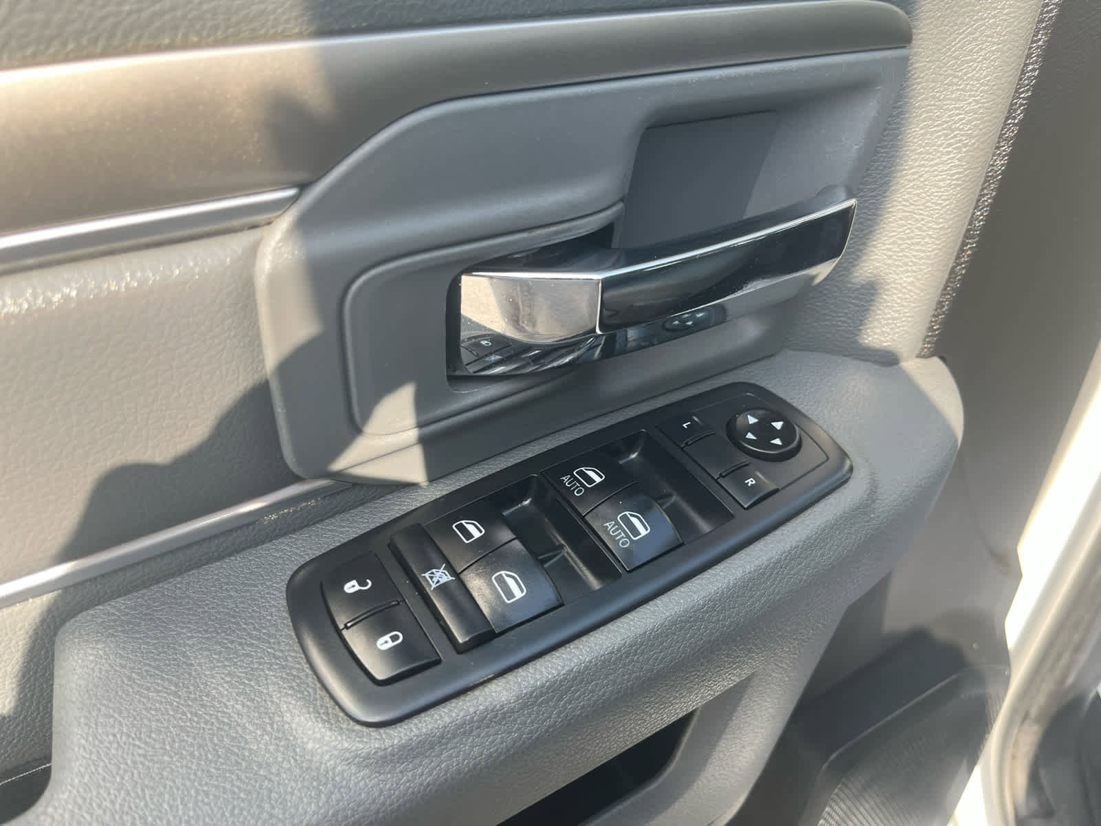 Used 2020 RAM 1500 Classic SLT RWD image 15