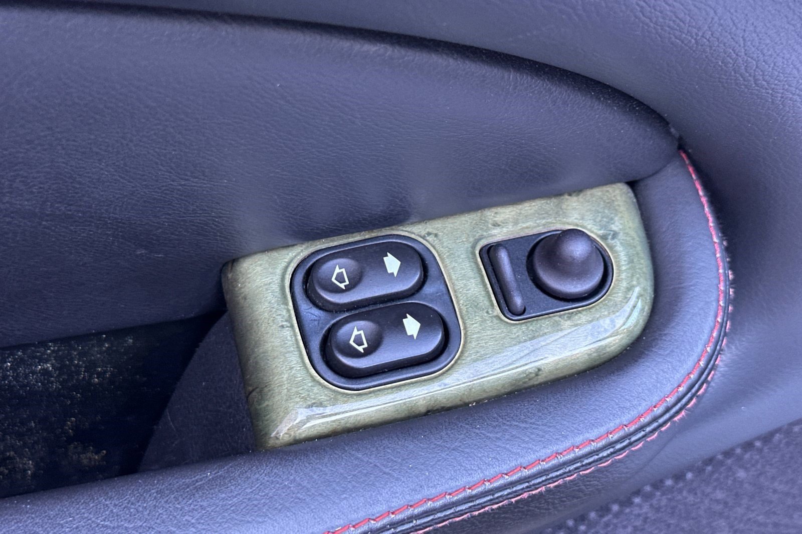 Used 2001 Jaguar XKR Convertible image 15