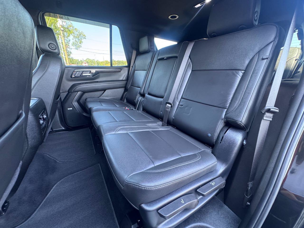 Used 2025 Chevrolet Tahoe LT w/ Comfort Package AWD/4WD image 16