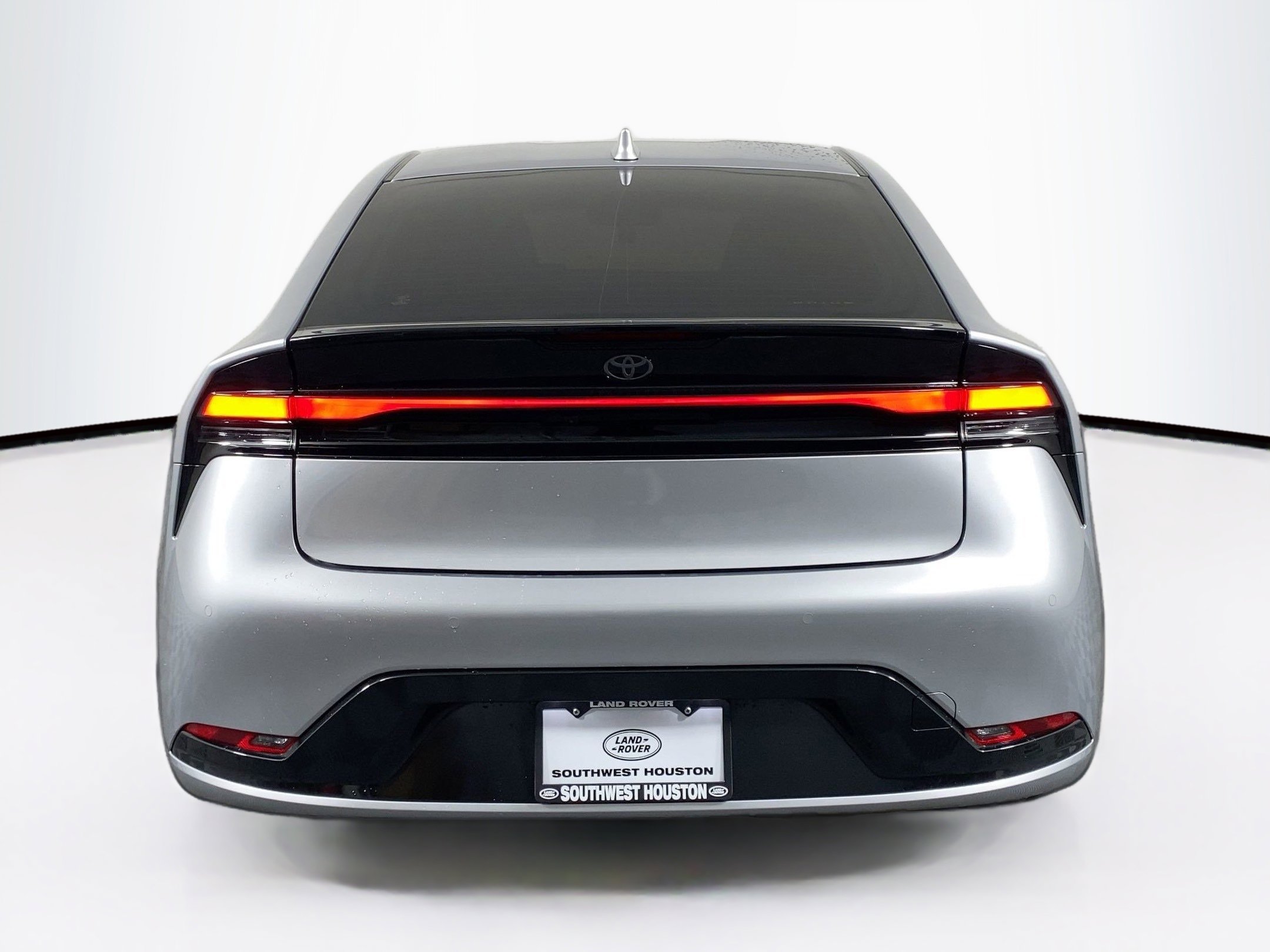 Used 2025 Toyota Prius XLE image 7