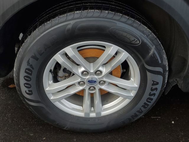 Certified 2022 Ford Explorer XLT w/ Equipment Group 202A image 5