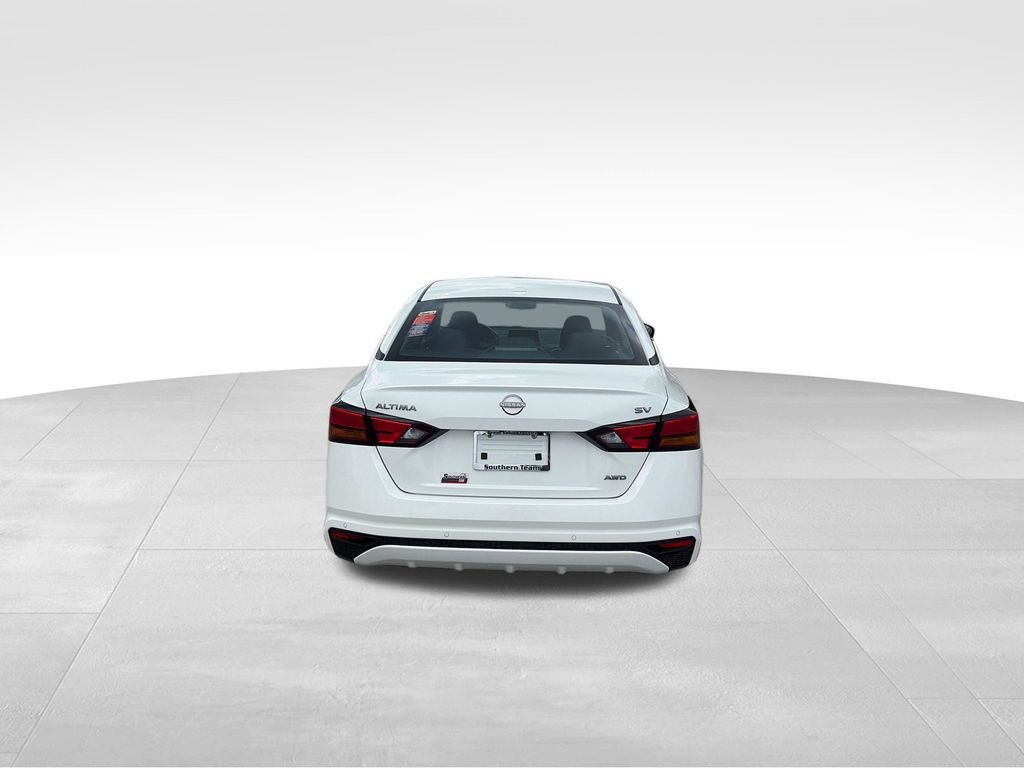 Used 2024 Nissan Altima 2.5 SV AWD/4WD image 5