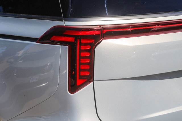 Used 2025 Kia Carnival SX Prestige image 11