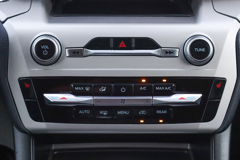 Used 2022 Ford Explorer XLT image 30