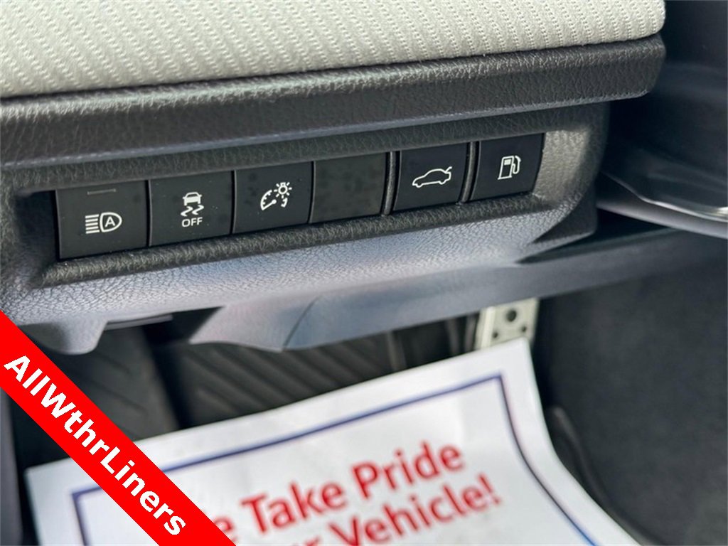 Used 2025 Toyota Camry SE image 17