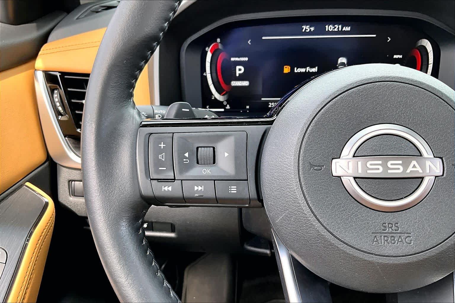 Used 2023 Nissan Rogue Platinum FWD image 24