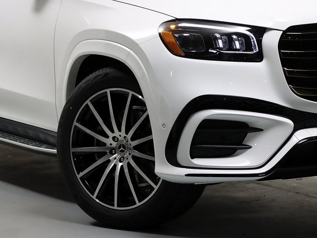New 2026 Mercedes-Benz GLS 580 4MATIC image 3