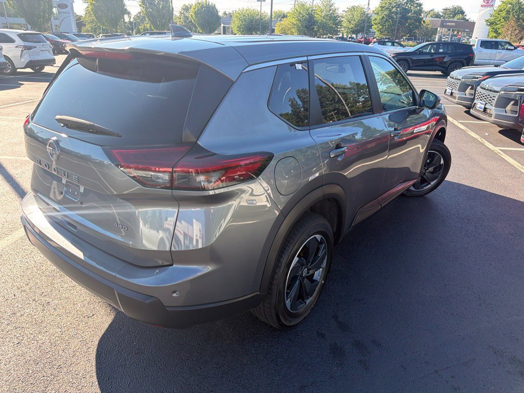 Used 2025 Nissan Rogue SV AWD/4WD image 5