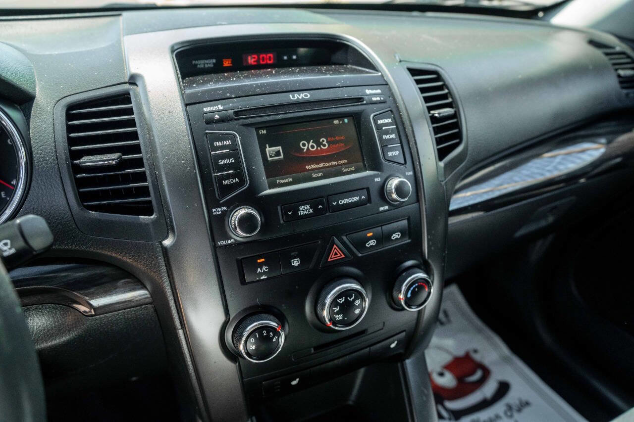 Used 2013 Kia Sorento LX w/ Convenience Pkg image 13