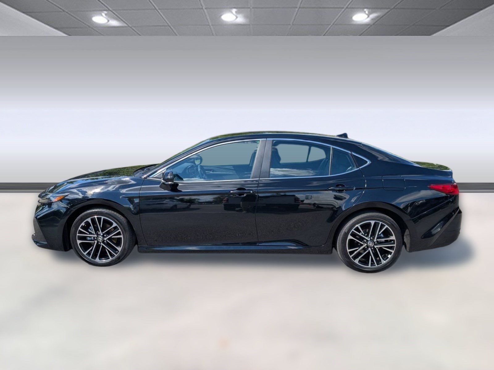 Used 2026 Toyota Camry XLE FWD image 2